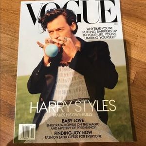 NEW HARRY STYLES VOGUE MAGAZINE